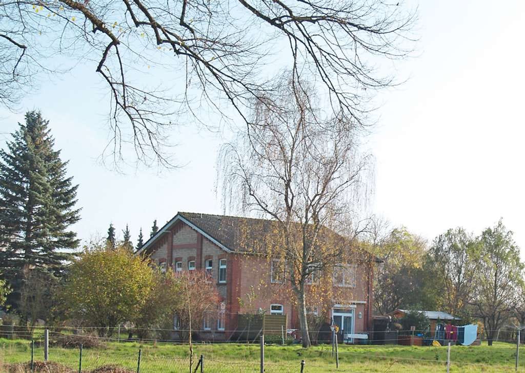 Immobilie in Lüdersdorf - Wohnhaus mit 3 WE und einem noch abzutrennenden Baugrundstück - Bild 2