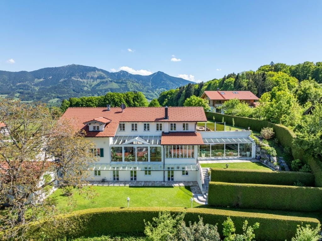 Immobilie in Samerberg - Klassische Eleganz: Großzügige Residenz mit Schwimmbad und Panoramablick - Bild 4