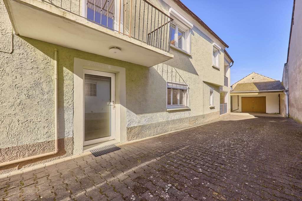 Immobilie in Haßloch - Einfamilienhaus mit weitläufigem Garten und privatem Innenhof - Bild 1