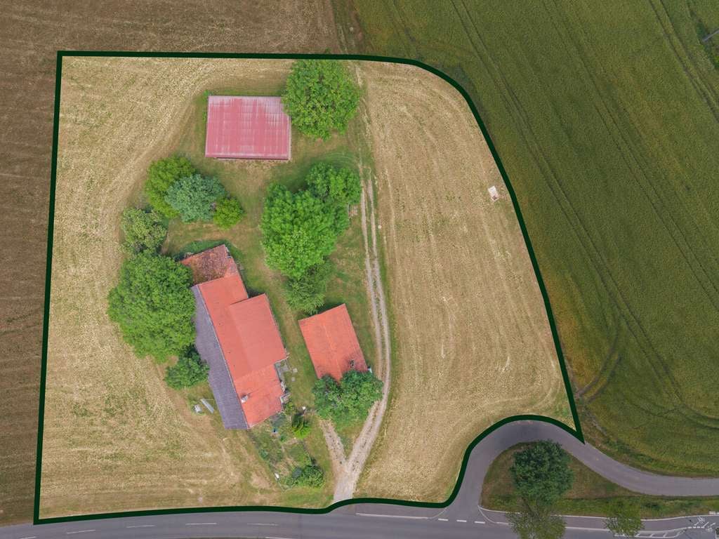 Immobilie in Baindt - Alleinlage bei Baindt – Sanierungsbedürftiges Hofanwesen mit Halle & Ökonomiegebäude - Bild 0