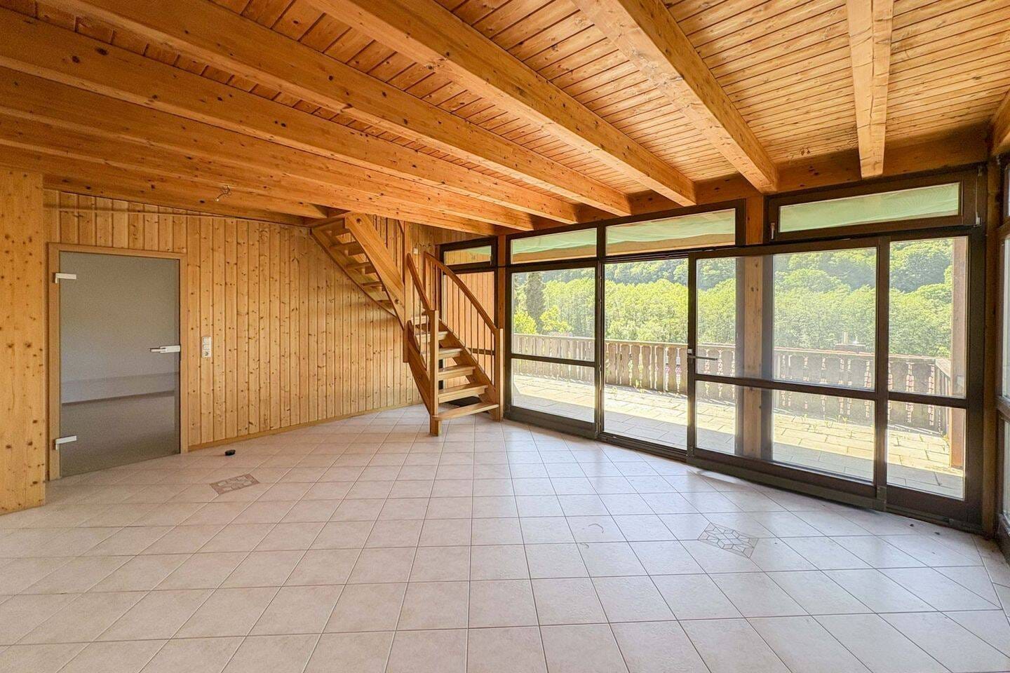 Immobilie in Bad Brückenau - Großzügiges Wohnhaus mit separatem Wohnbereich und sonnigem Balkon - Bild 3