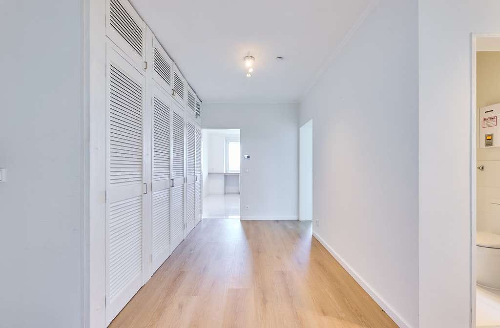 Immobilie in Planegg - Modernisierte 3-Zimmer-Wohnung mit separatem WC und Einbauküche - Bild 4