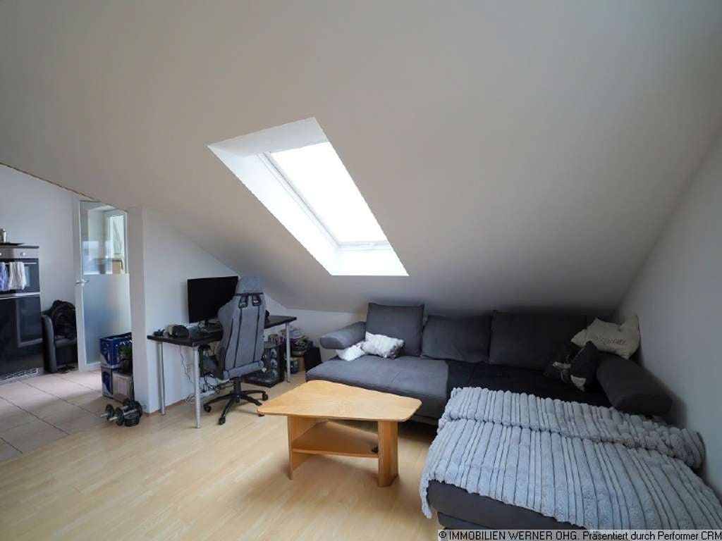 Immobilie in Raubling - ***Schöne 2-Zimmer-DG-Wohnung mit Stellplatz in Bahnhofsnähe in Raubling*** - Bild 4