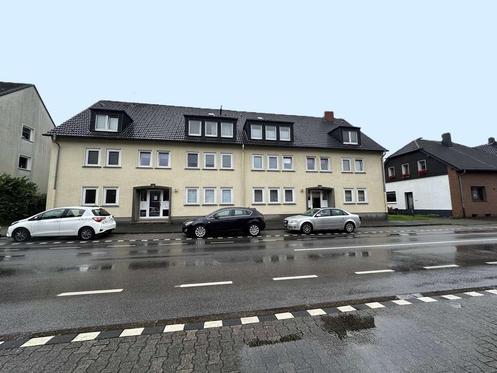 Immobilie in Bottrop - Vermietete Eigentumswohnung mit Balkon & Garage in Fuhlenbrock - Bild 0