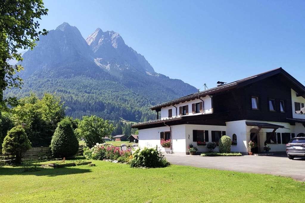 Immobilie in Grainau - Großzügiges Mehrfamilienhaus mit 4 Einheiten und einmaliger Bergkulisse in Grainau - Bild 1