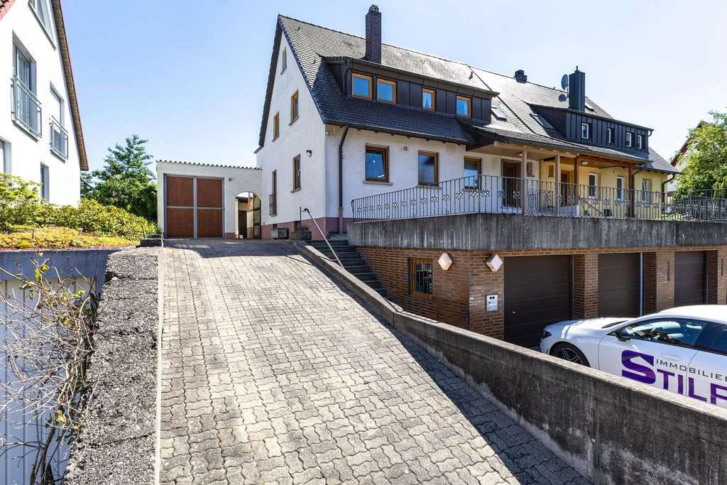 Immobilie in Cadolzburg - Zwei Wohneinheiten, unzählige Möglichkeiten – Open House am Sonntag, den 26.07.2026 um 11 Uhr - Bild 1