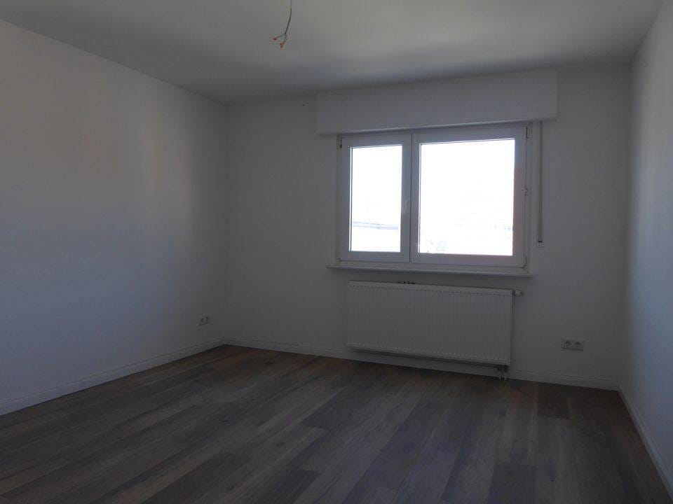 Immobilie in Biblis - Ensemble aus teilsaniertem Einfamilienhaus und Mehrfamilienhaus auf großzügigem Grundstück! - Bild 3
