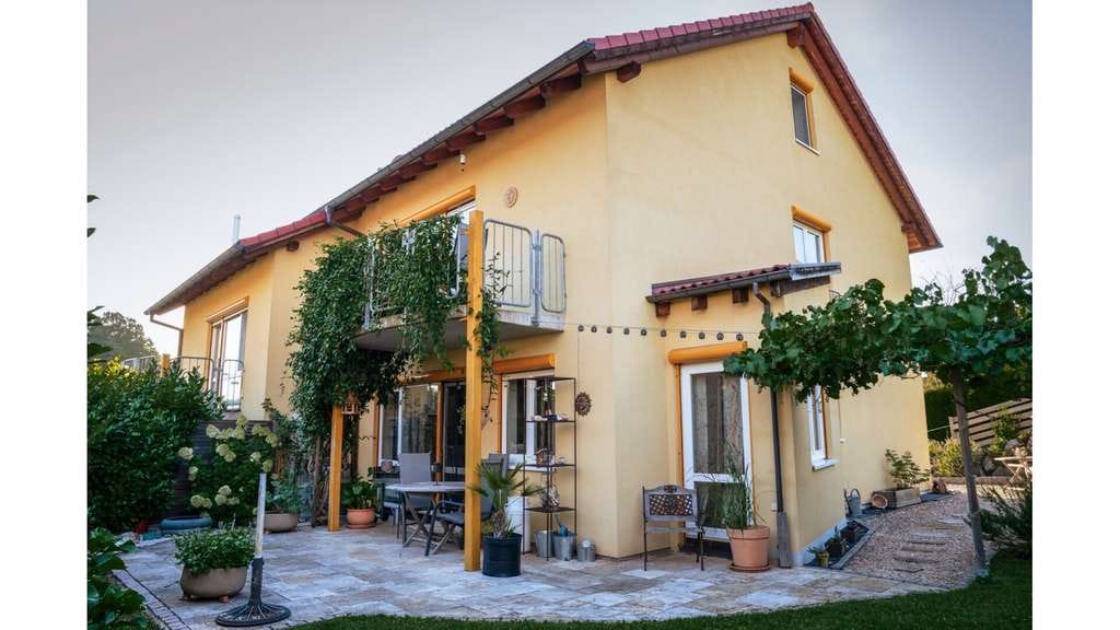 Immobilie in Hergatz - Hochwertig ausgestattetes Reiheneckhaus mit mediterranem Garten - Bild 0