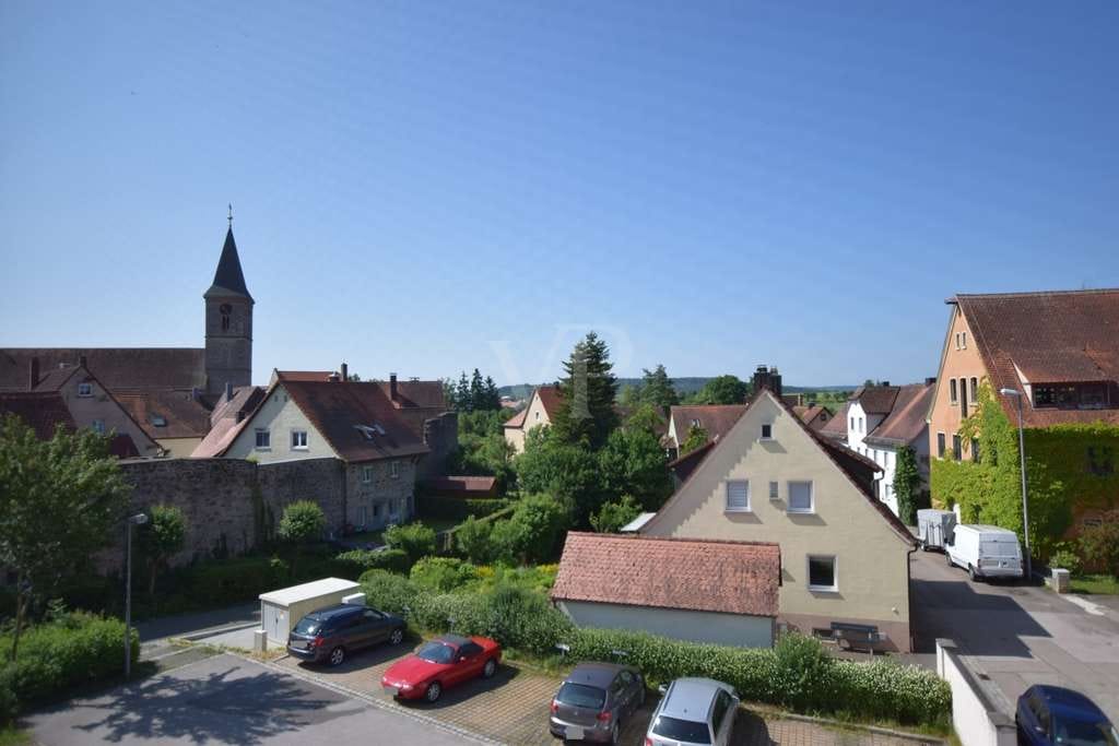 Immobilie in Leutershausen - Größzügige 5-Zimmer-Wohnung mit 2 Bädern, 2 Küchen und Stellplatz - Bild 1