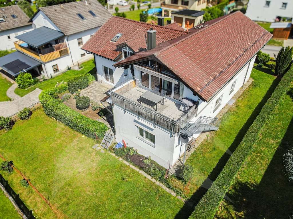 Immobilie in Salzweg - Geräumiges Zweifamilienhaus - Bild 0