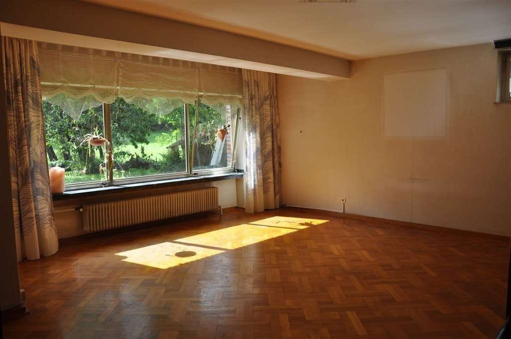 Immobilie in Kall - Stattliche 1950er Jahre Villa, schöner Altbaumbestand auf 1500 m² Grundstücksareal am Kallbach  - Bild 4