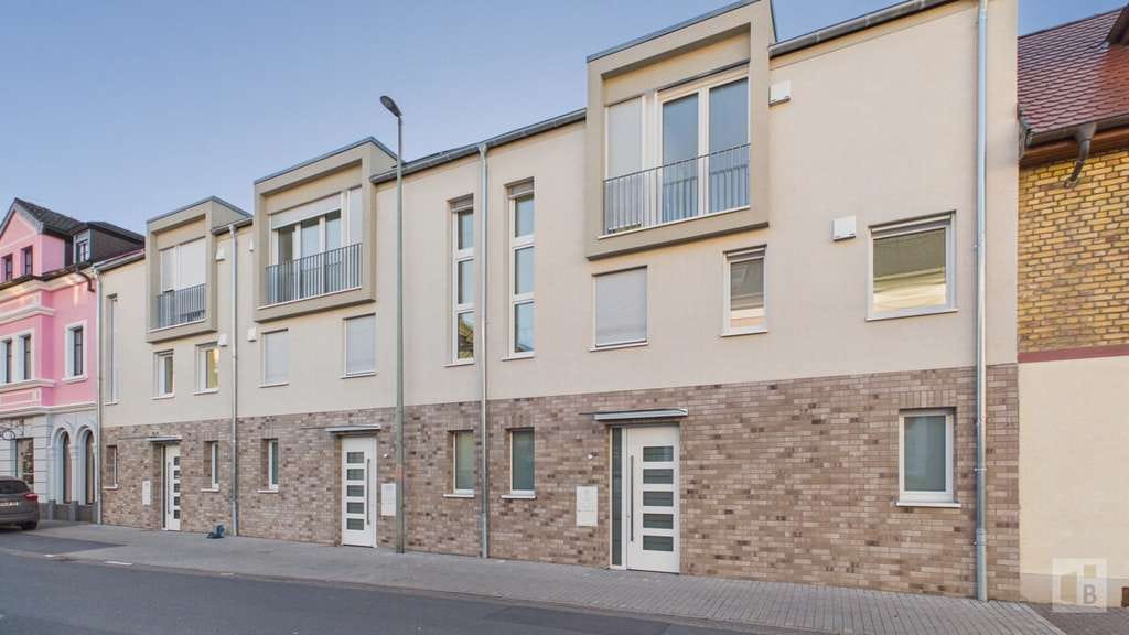 Immobilie in Nieder-Olm - Eigenes Haus statt Wohnung! KfW-40+ Stadthaus mit 114 m²  in zentraler Lage von Nieder-Olm - Bild 0