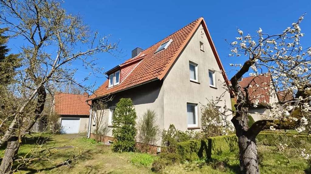 Immobilie in Eldingen - Eldingen - Einfamilienhaus im Dornröschenschlaf – mit großem Garten und Obstbäumen neu entdecken! - Bild 3