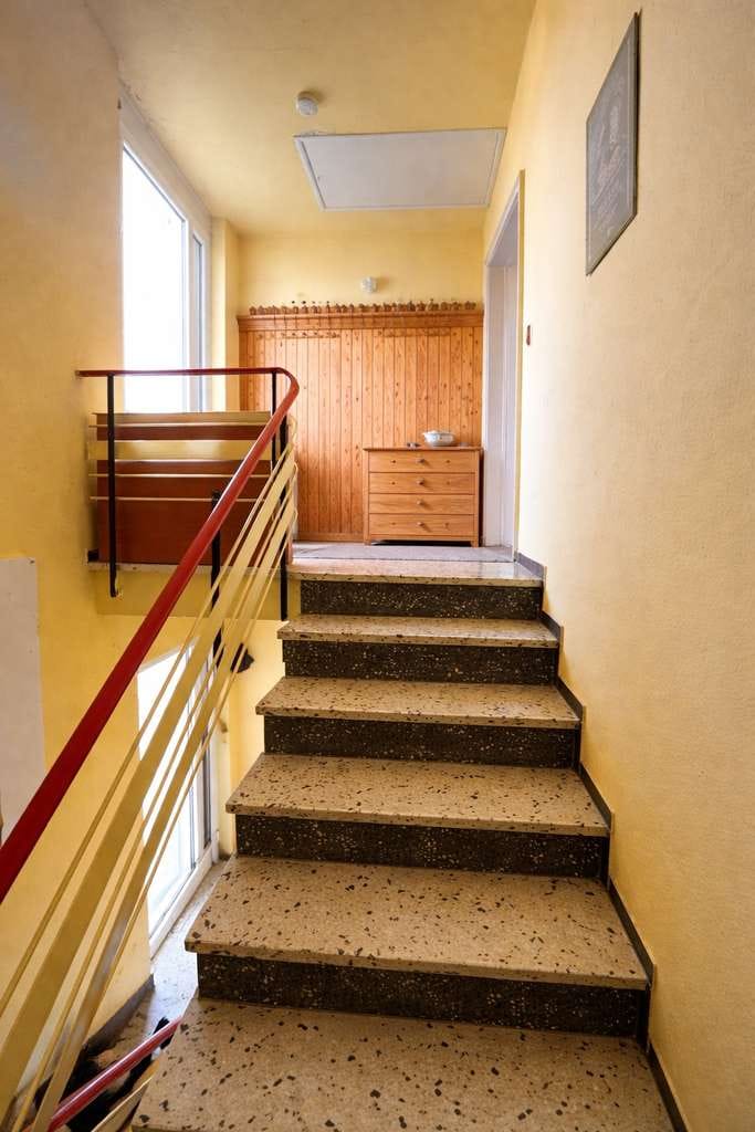 Immobilie in Staufen im Breisgau - Zweifamilienhaus mit guter Basis und Ausbaupotenzial - Bild 2