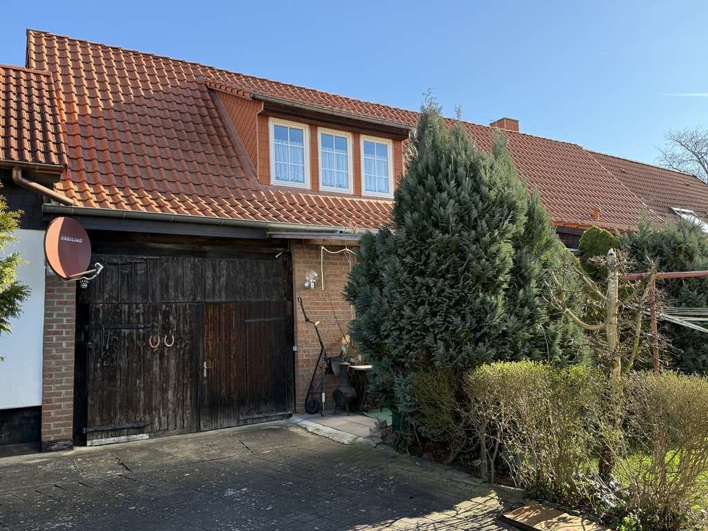 Immobilie in Gardelegen - WOHNHAUS mit DOPPELGARAGE + GARTEN - Bild 0
