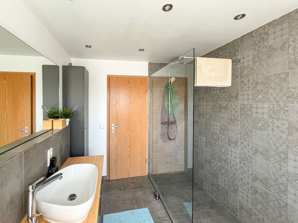 Immobilie in Wannweil - Lichtdurchflutete DG-Maisonette-Wohnung | 6 Zi. | 129 m² | Garage | Balkon| Wannweil - Bild 4