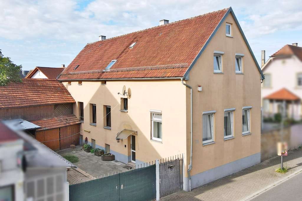 Immobilie in Kronau - Großzügiges Familiendomizil mit Ausbaupotenzial im Herzen Kronaus - Bild 0