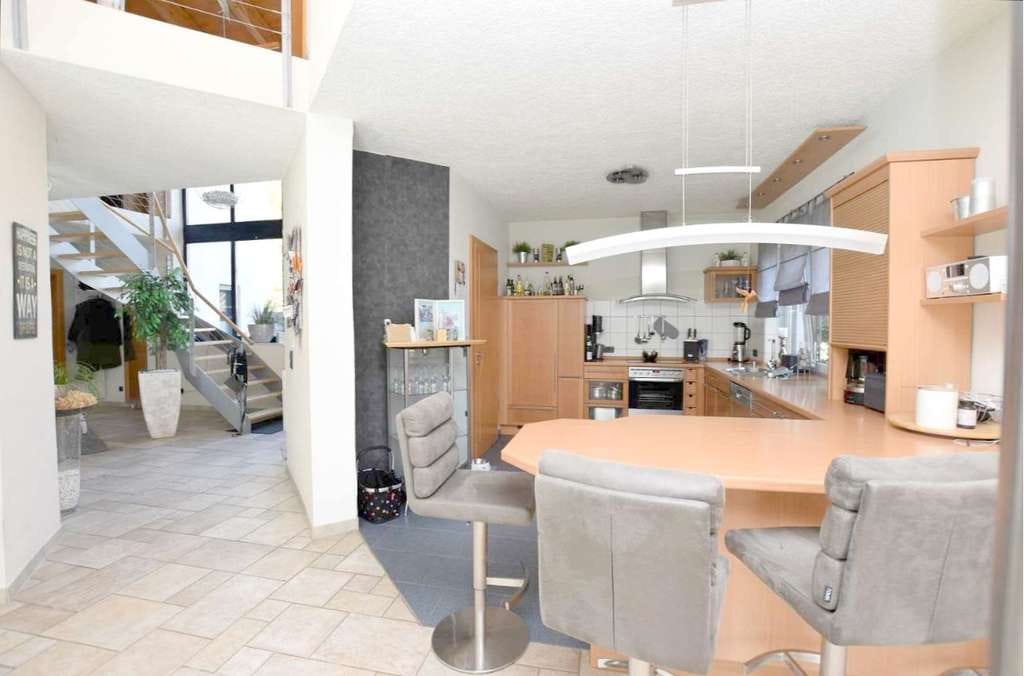 Immobilie in Mariental - 2 Häuser - ein Preis: Moderne Villa + großzügiger Bungalow für Generationen-Wohnen. - Bild 2