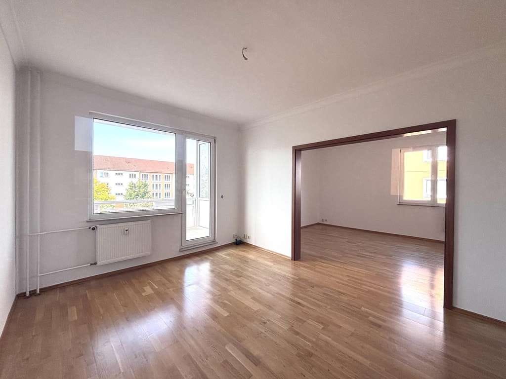 Immobilie in Hoyerswerda - Wojerecy - ETW 3-4 Raum, Balkon, Lift, KFZ-Stellplatz, Energie B, Fernwärme, provisionsfrei - Bild 0