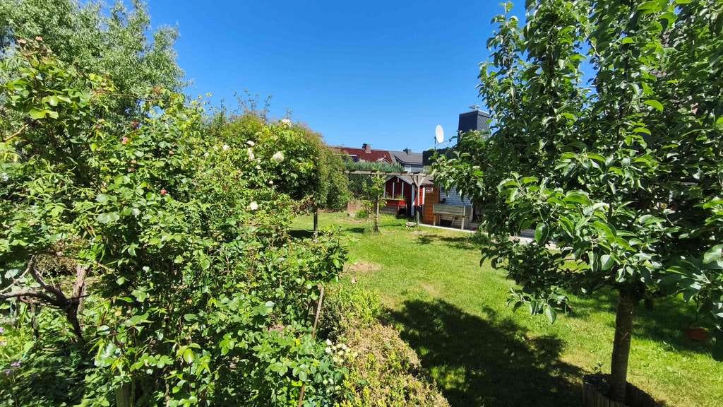 Immobilie in Uetersen - Zwei Wohneinheiten unter einem Dach – vielseitige Doppelhaushälfte mit Gartenidylle in Uetersen - Bild 2