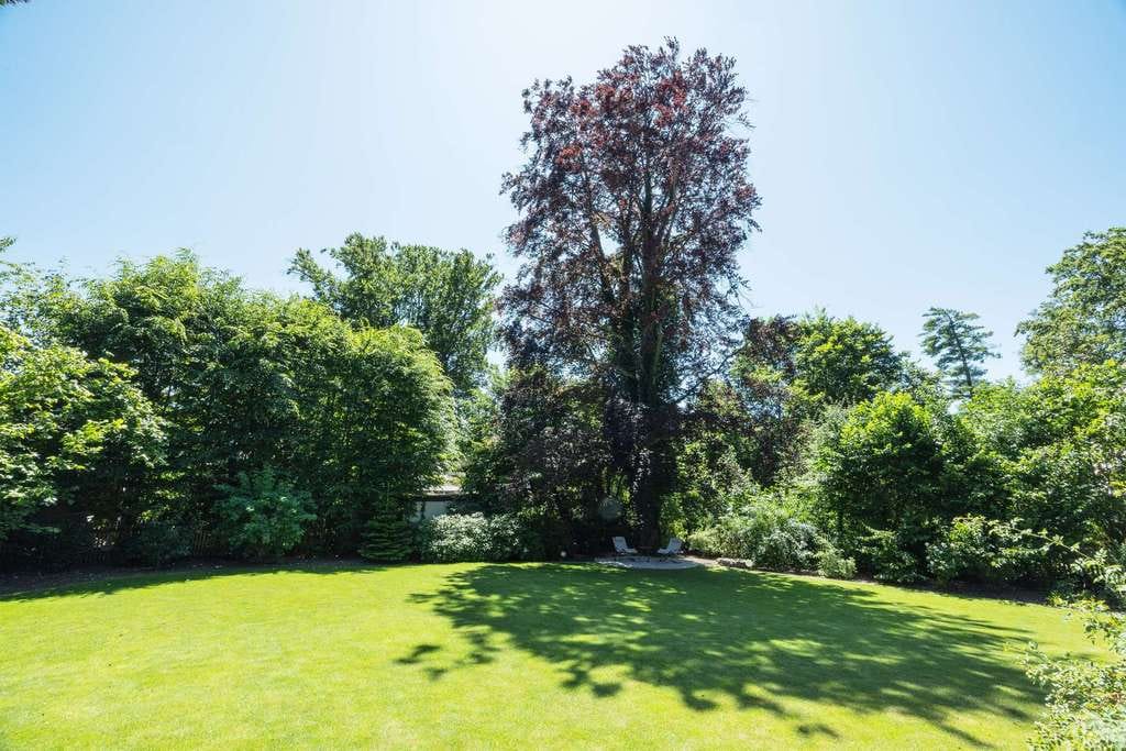 Immobilie in Münsing - Ambach: Landhaus-Traum in Seenähe mit Baureserve - Bild 1