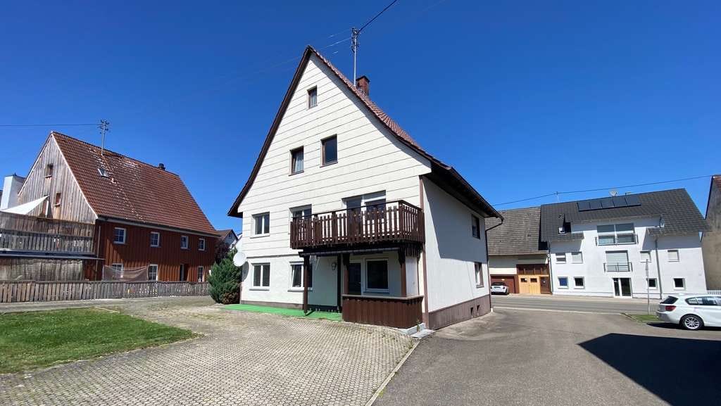 Immobilie in Bösingen - Charmantes Zweifamilienhaus  – hell, gemütlich und bezugsfrei - Bild 1