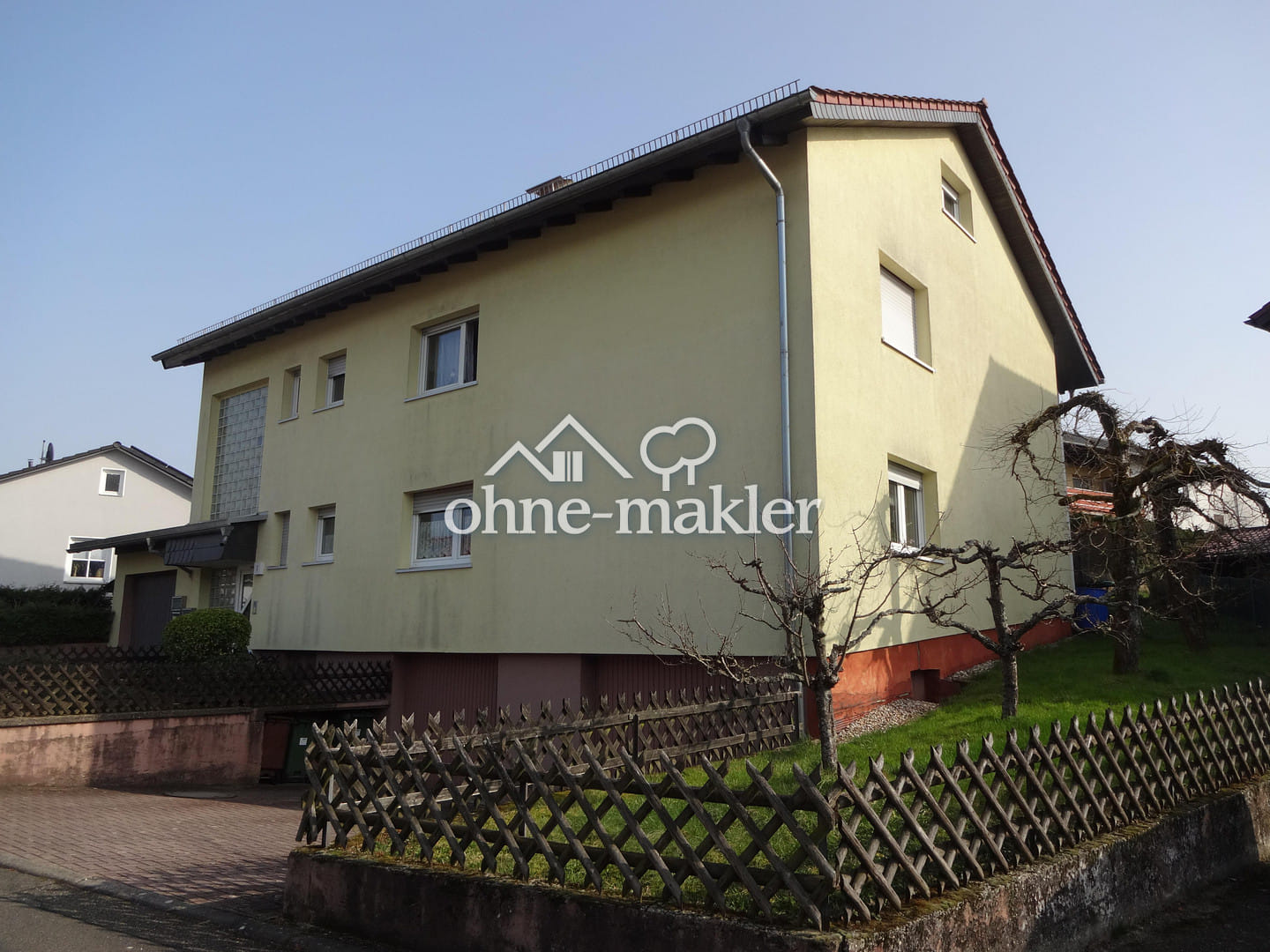 Immobilie in Wiesenbach - Zweifamilienhaus teilsaniert, in ruhiger Lage von Wiesenbach, großzügiger Garten - Bild 2