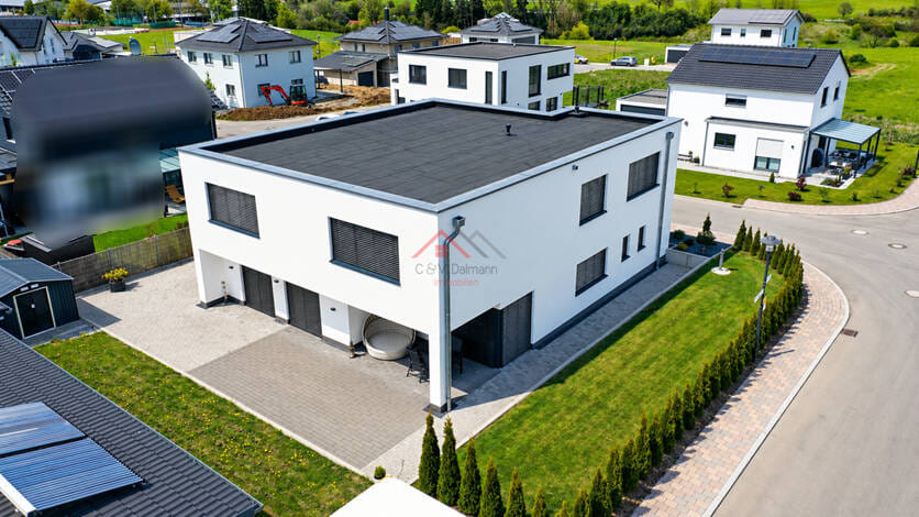 Immobilie in Wellendingen - Neuwertiges Einfamilienhaus mit exklusiver Ausstattung in familienfreundlicher Lage - Bild 1