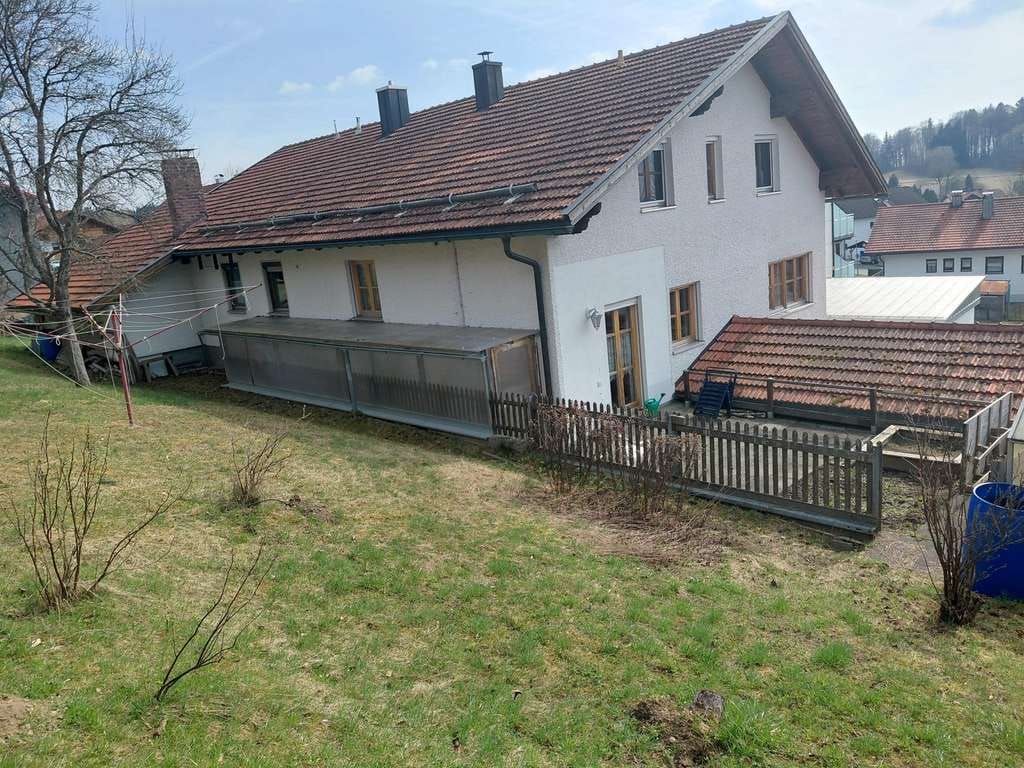 Immobilie in Spiegelau - Gepflegte Doppelhaushälfte mit Garage und Obstgarten - Bild 2