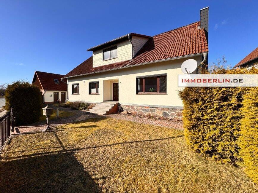 Immobilie in Mönkebude - IMMOBERLIN.DE - Attraktives Haus mit zwei Wohneinheiten & Nebengebäude inkl. Doppelgarage - Bild 0