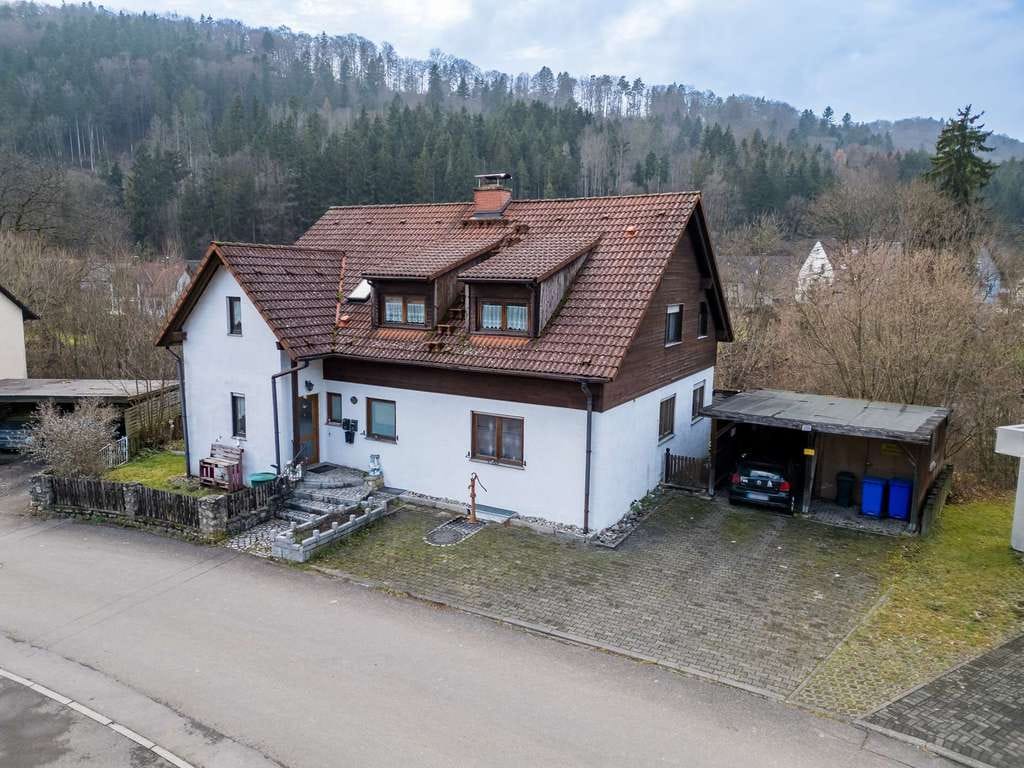 Immobilie in Stühlingen - Dreifamilienhaus mit vielseitigen Nutzungsmöglichkeiten in Grimmelshofen, Stühlingen - Bild 0