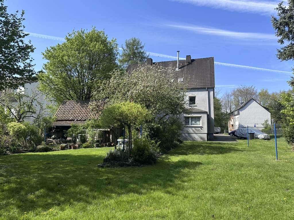 Immobilie in Gelsenkirchen - Solides Mehrfamilienhaus mit großem Grundstück im Grünzug von Gelsenkirchen-Buer - Bild 2