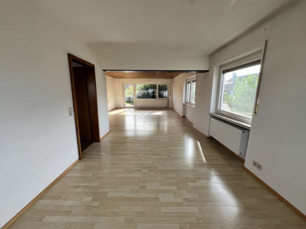 Immobilie in Dettenheim - Großzügiges Wohnen mit der Familie, als Generationenhaus oder zum Vermieten:  Freistehendes Haus mit - Bild 4
