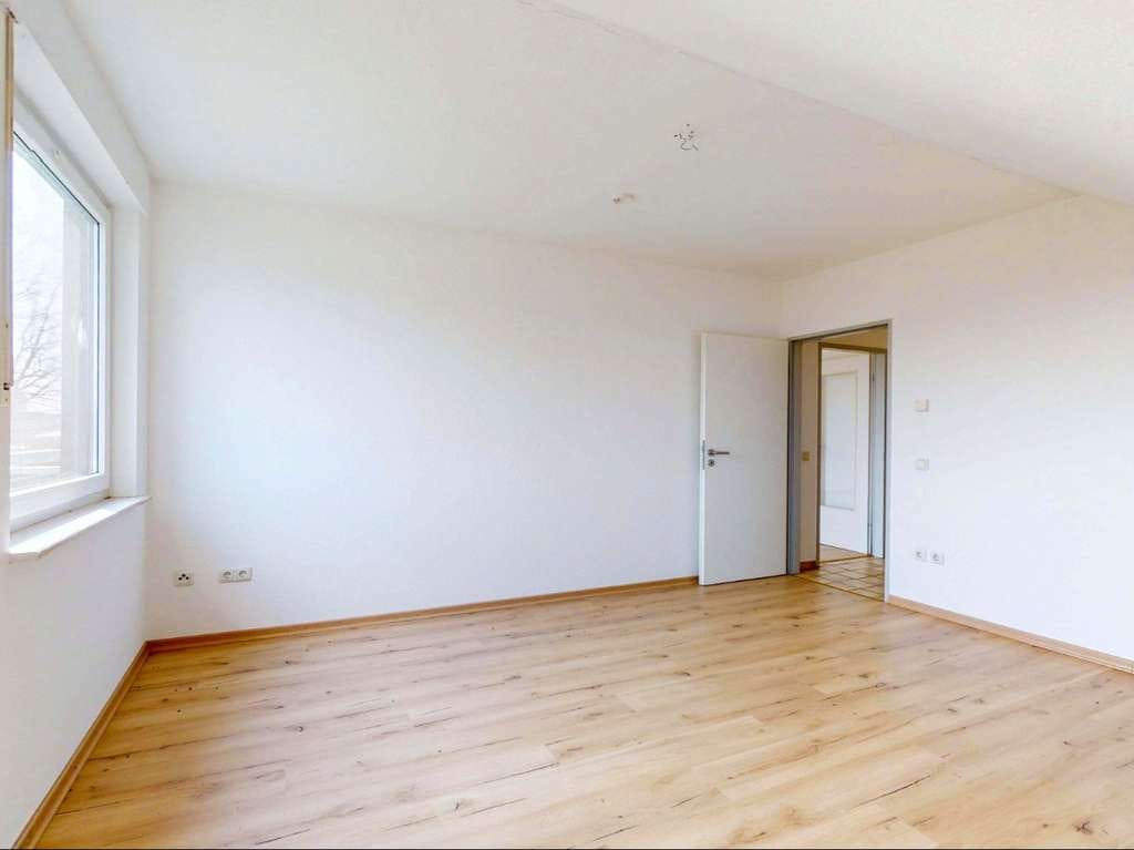 Immobilie in Delbrück - Dachgeschosswohnung mit Balkon & Stellplatz – ideal für Eigennutzer oder Kapitalanleger - Bild 4