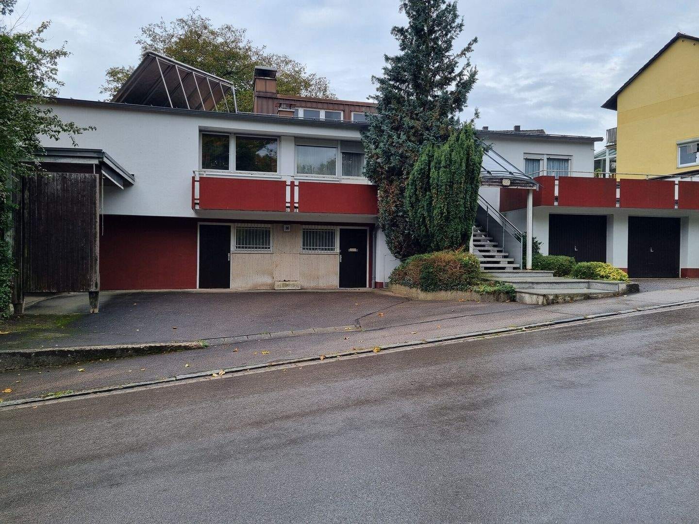 Immobilie in Treuchtlingen - Charmantes Einfamilienhaus mit Wintergarten, Sauna, offenem Büro und vielseitigem Kellerbereich - Bild 0
