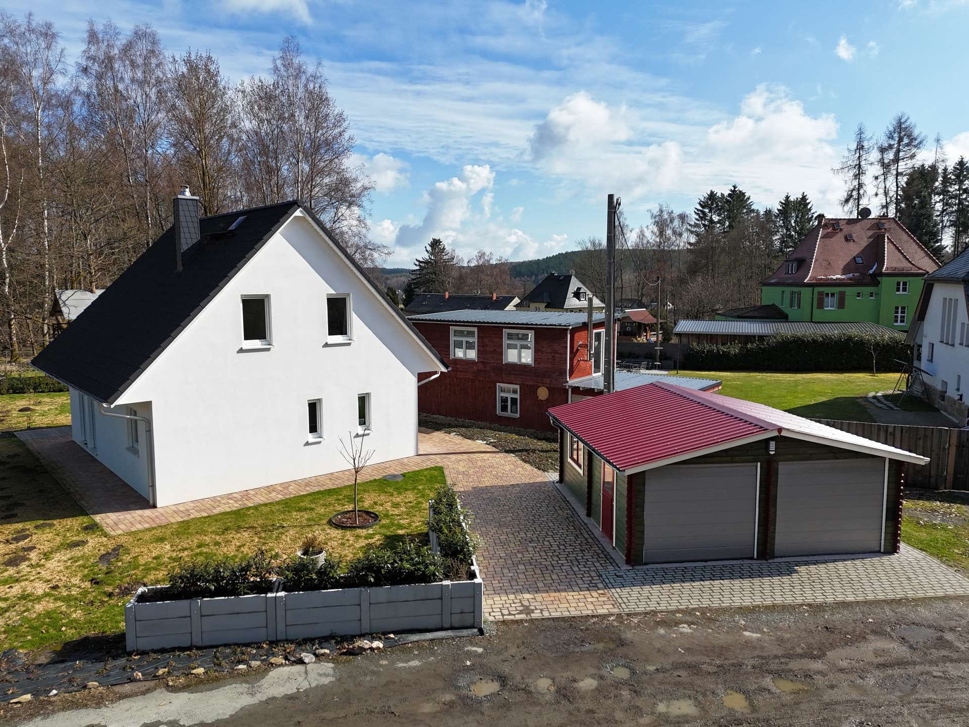 Immobilie in Bad Brambach - Modernes Einfamilienhaus mit Kamin, Garten & Garage in Bad Elster - Bild 1