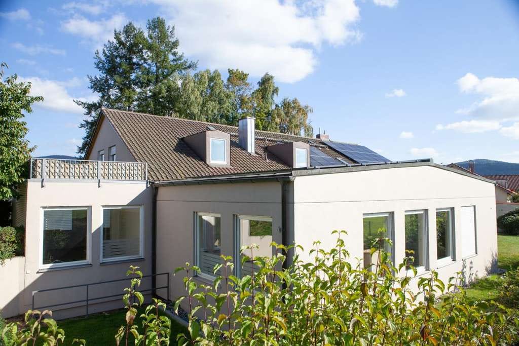 Immobilie in Waldmünchen - Funktionales Hau mit 2 Wohnungen und enormen Flächen - Bild 2