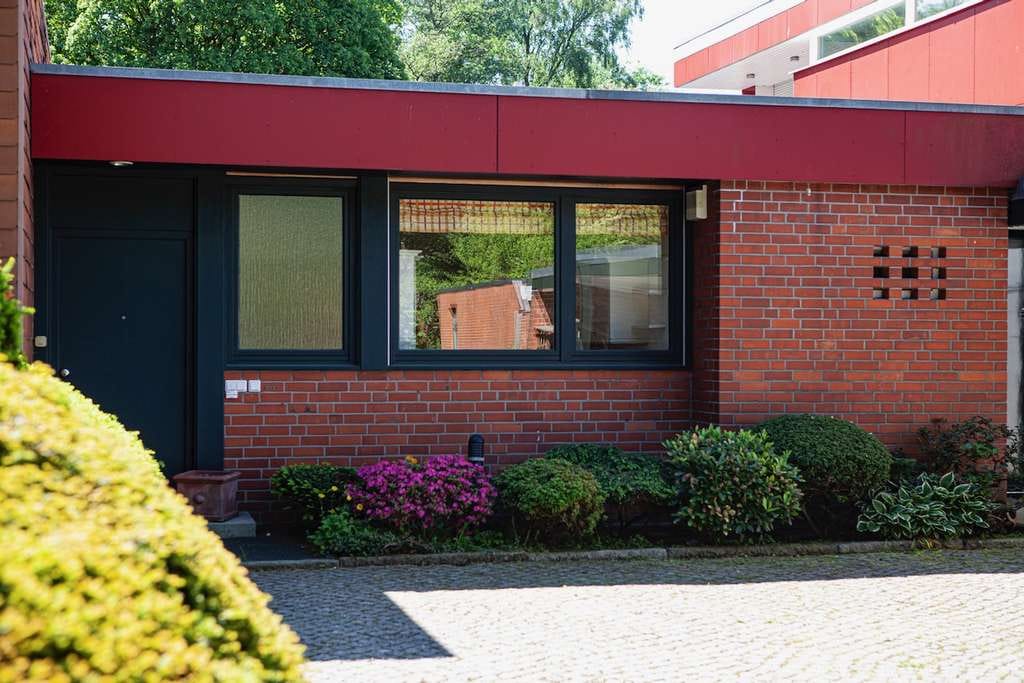 Immobilie in Bönningstedt - Ein Leben in der Natur wenige Meter nördlich der Stadtgrenze Hamburgs in Schleswig-Holstein - Bild 2