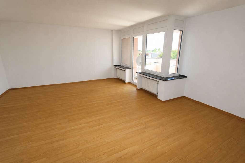 Immobilie in Kaarst - + Kaarst + 4-Zimmer-Wohnung +  ca. 105 m² Wohnfläche + Balkon + inkl. TG-Stellplatz + - Bild 2