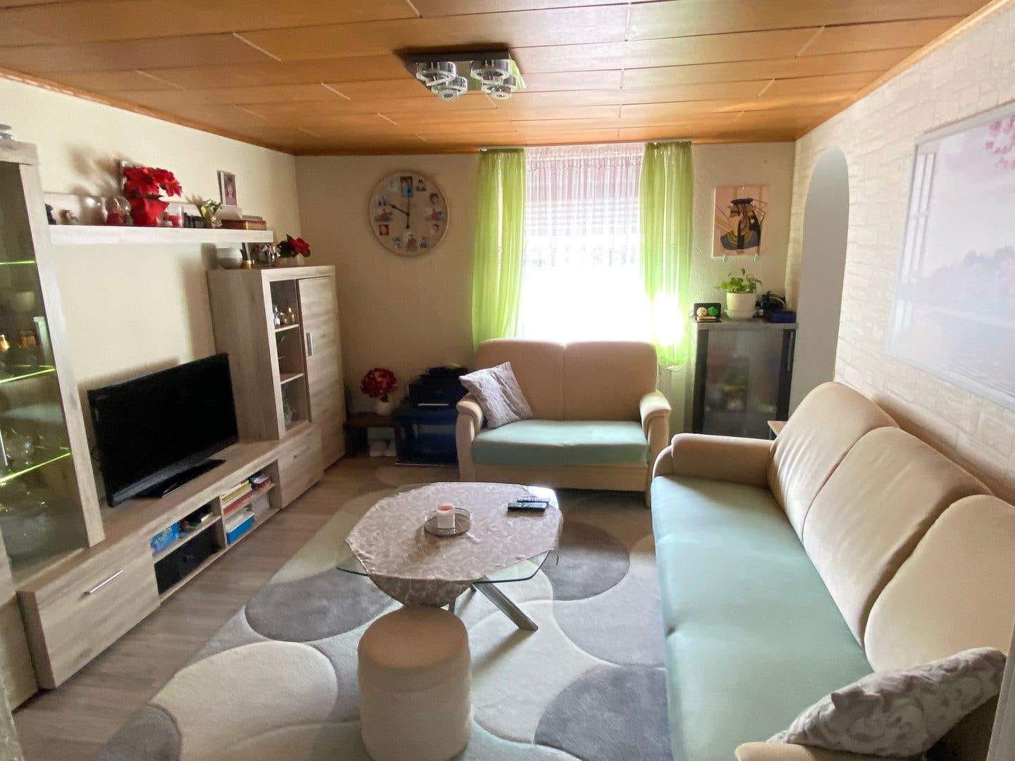 Immobilie in Lauterstein - Charmantes, renoviertes Einfamilienhaus mit viel Platz für die ganze Familie - bezugsfertig - Bild 2