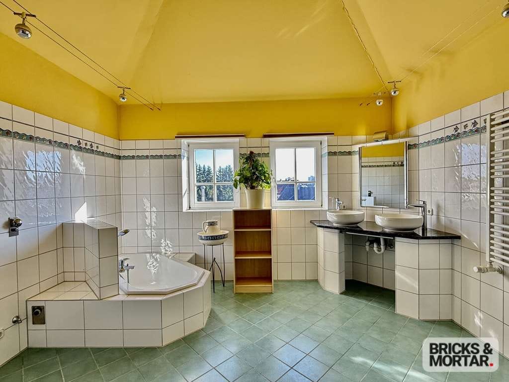 Immobilie in Kaufbeuren - Wohntraum über den Dächern von
Neugablonz! 6 Zimmer + viel Platz + Dachterrasse +
Doppelgarage und - Bild 1