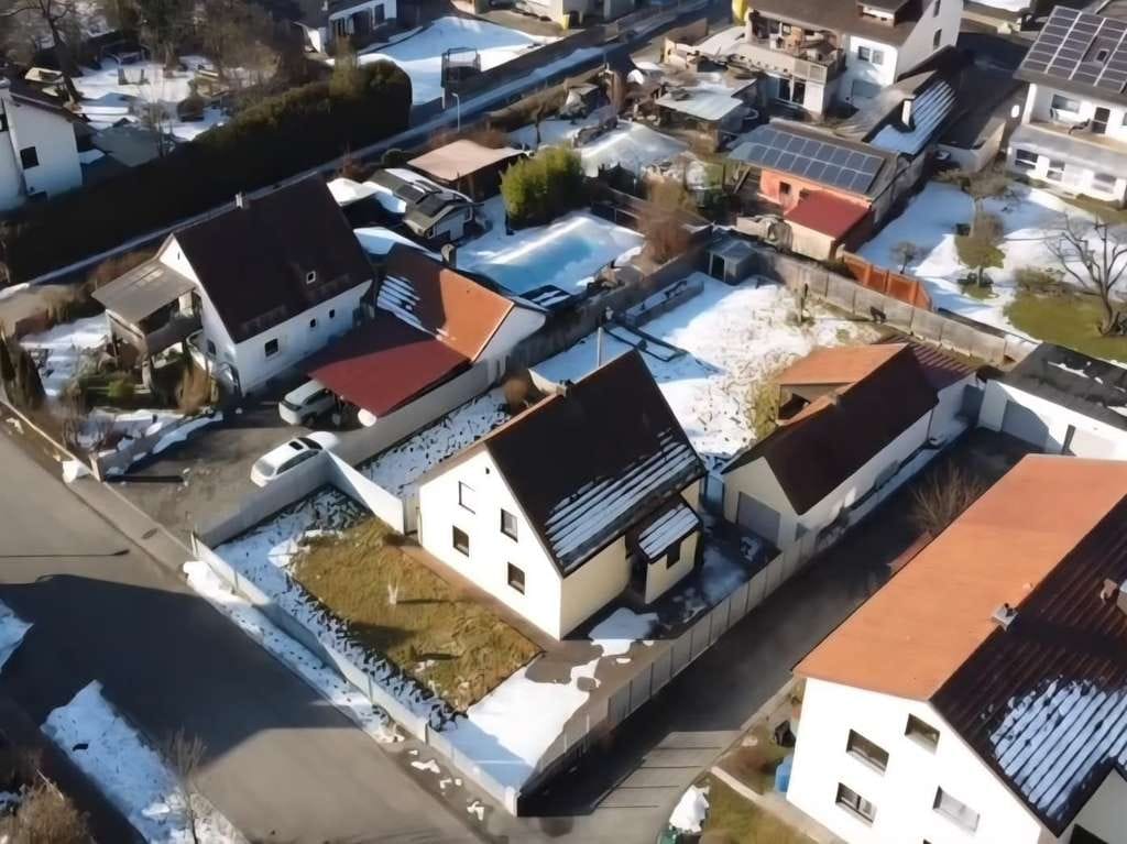 Immobilie in Garching an der Alz - Sanierungsbedürftiges Einfamilienhaus mit großem Grundstück und viel Potenzial in ruhiger Lage - Bild 2