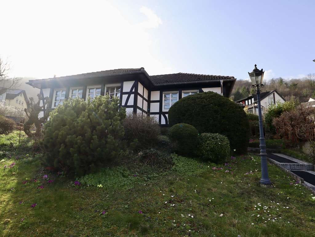 Immobilie in Cochem - Charmanter Bungalow mit Burgblick in gefragter Wohnlage von Cochem - Bild 0