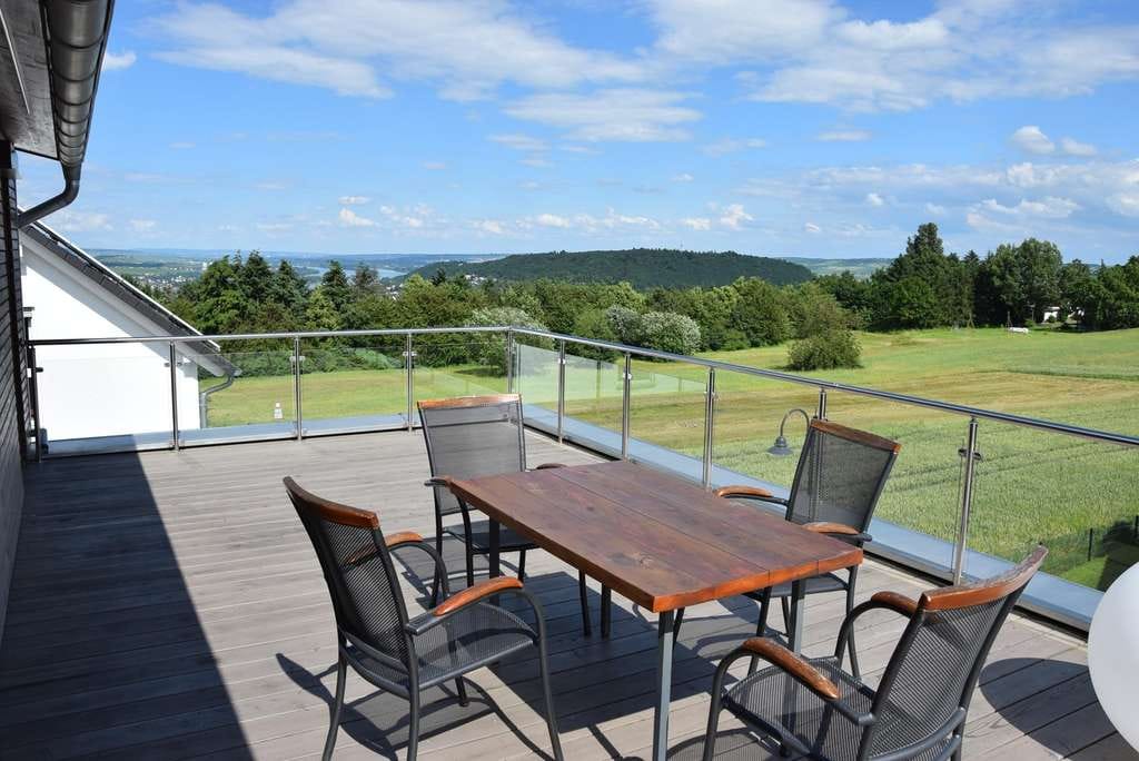 Immobilie in Weiler bei Bingen - Provisionsfrei - Architektur trifft Natur: Lichtdurchflutetes Holzhaus mit Traumgarten & Fernblick - Bild 1