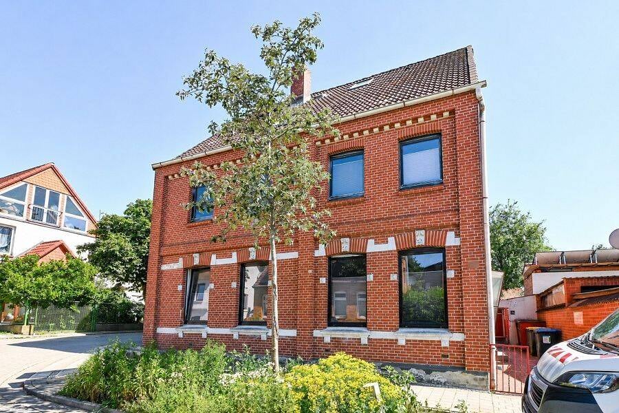 Immobilie in Mölln - Kapitalanleger aufgepasst! Vollvermietetes Fünfparteienhaus unweit des Kurparks! - Bild 0
