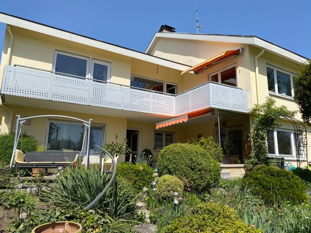 Immobilie in Rottweil - Gepflegtes Einfamilienhaus mit Einliegerwohnung in ruhiger Lage, mit Garten und Garage - Bild 1