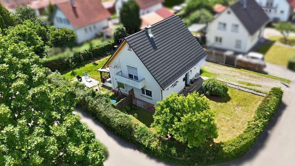 Immobilie in Aitrach - Modernisiertes Einfamilienhaus mit neuem Dach, PV-Anlage und Garten - Bild 3