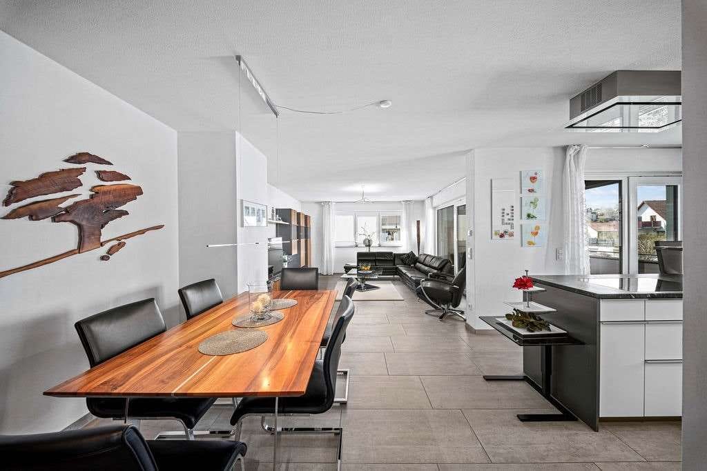Immobilie in Bodman-Ludwigshafen - TOPZUSTAND: Moderne 4,5-Zimmer-Wohnung mit Balkon und Aufzug in Ludwigshafen am Bodensee! - Bild 2
