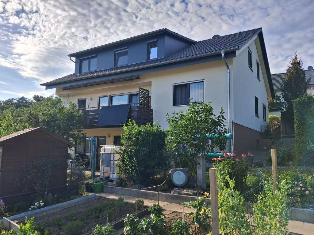 Immobilie in Frickenhausen - Zweifamilienhaus mit Einliegerwohnung in traumhafter Aussichtslage von Frickenhausen-Tischardt - Bild 0
