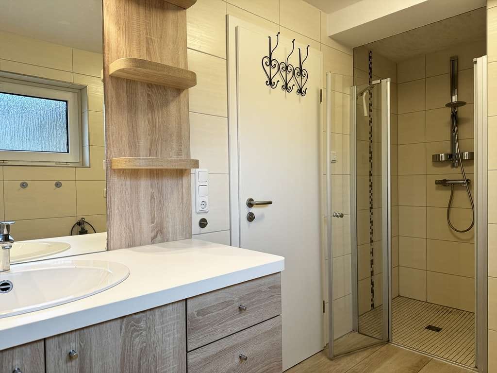 Immobilie in Wustrow - Saniertes Einfamilienhaus mit Sauna und Whirlpool in Ostseebad Wustrow - Bild 0